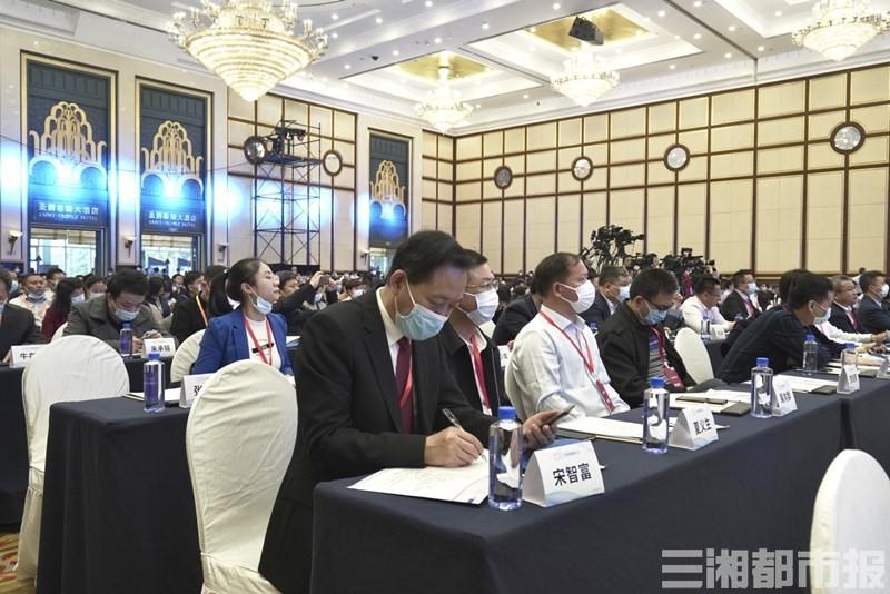 为期2天的大会上,将发布《中国新媒体研究报告2020》《中国新媒体年鉴